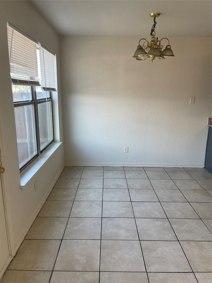 4606 Alamosa St - Photo 4 of 40