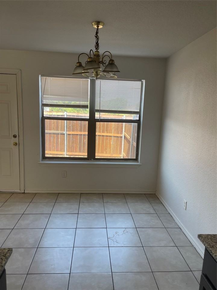 4606 Alamosa St - Photo 5 of 40