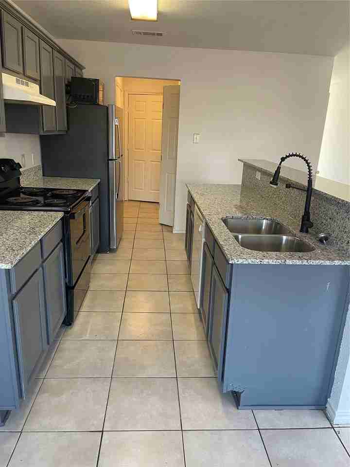 4606 Alamosa St - Photo 6 of 40