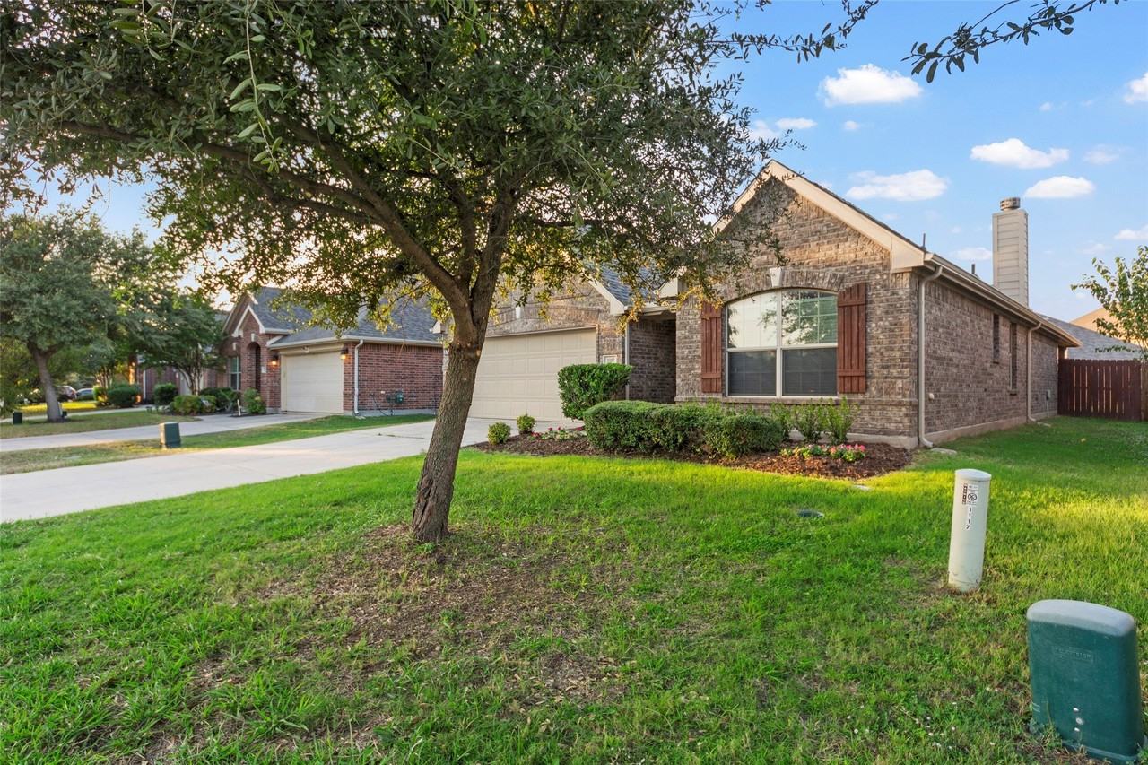 1117 Villa Paloma Blvd - Photo 2 of 39