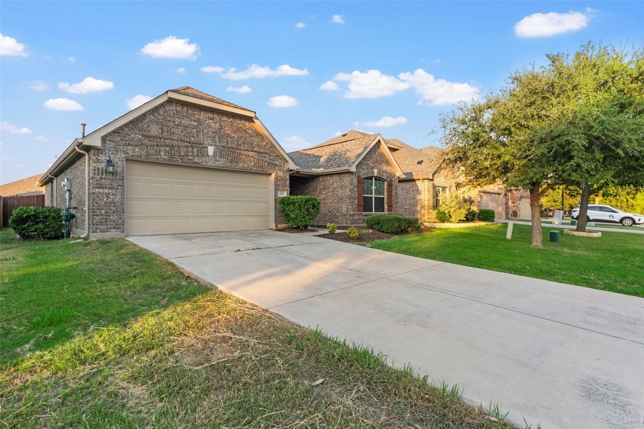 1117 Villa Paloma Blvd - Photo 3 of 39