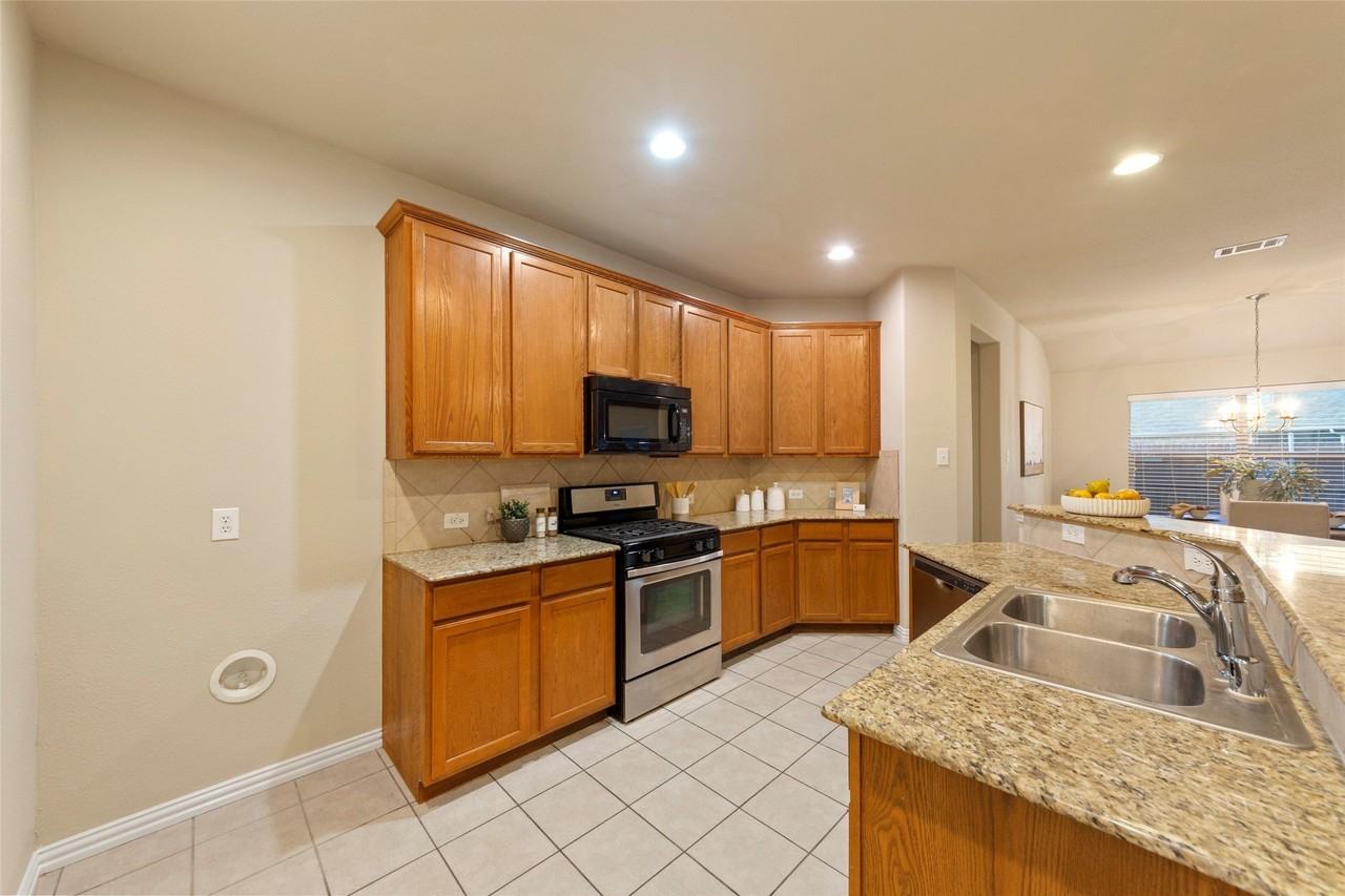1117 Villa Paloma Blvd - Photo 6 of 39