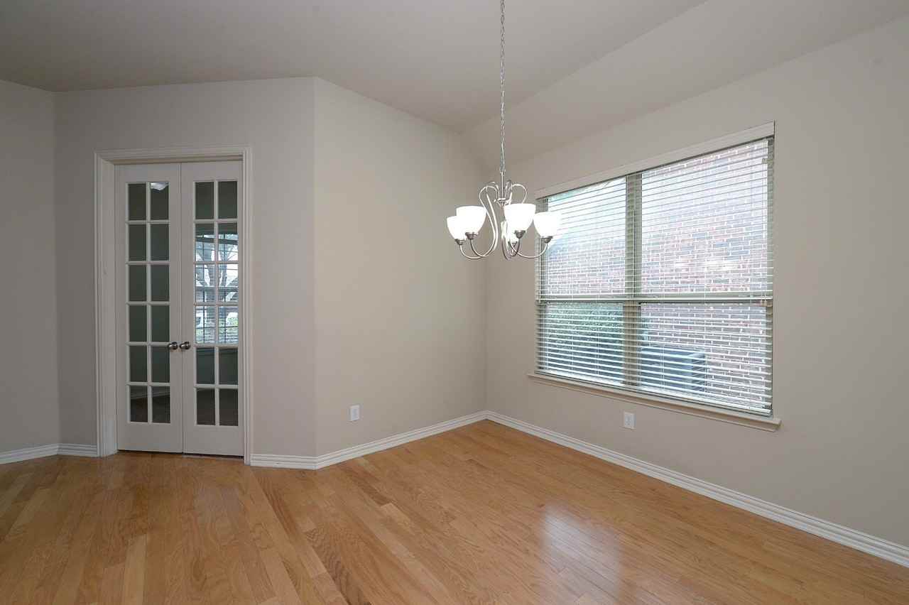 3300 Glen Crest Ln - Photo 2 of 25