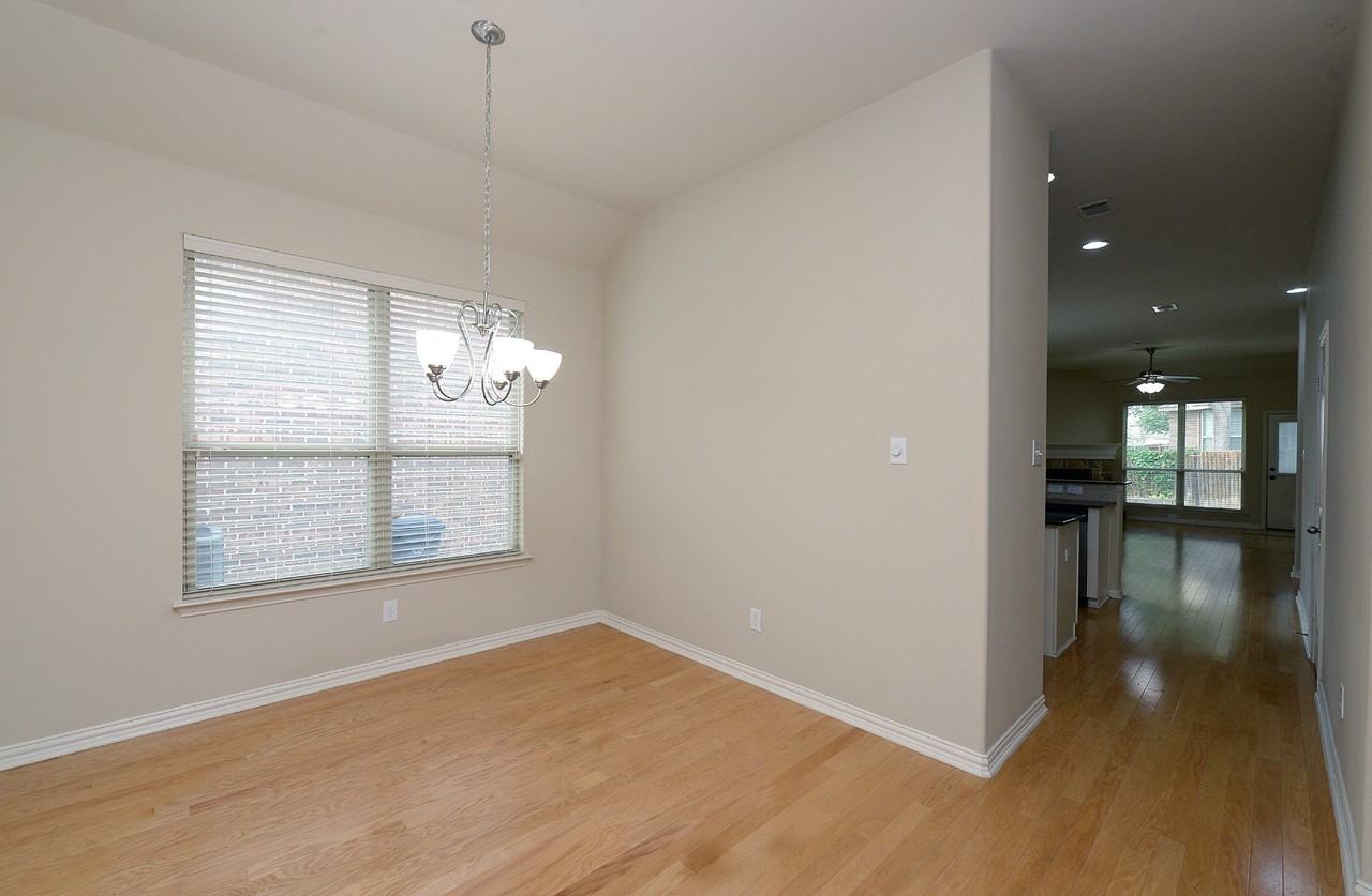 3300 Glen Crest Ln - Photo 3 of 25