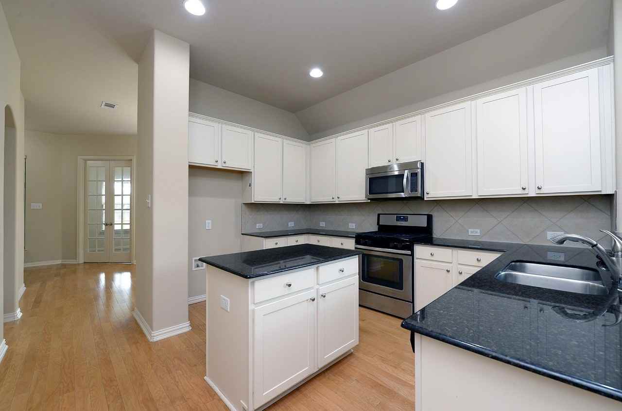 3300 Glen Crest Ln - Photo 5 of 25