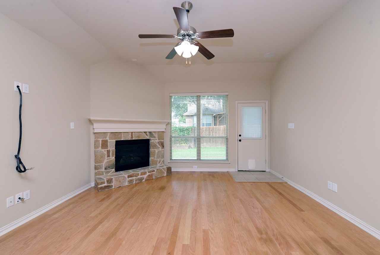 3300 Glen Crest Ln - Photo 7 of 25