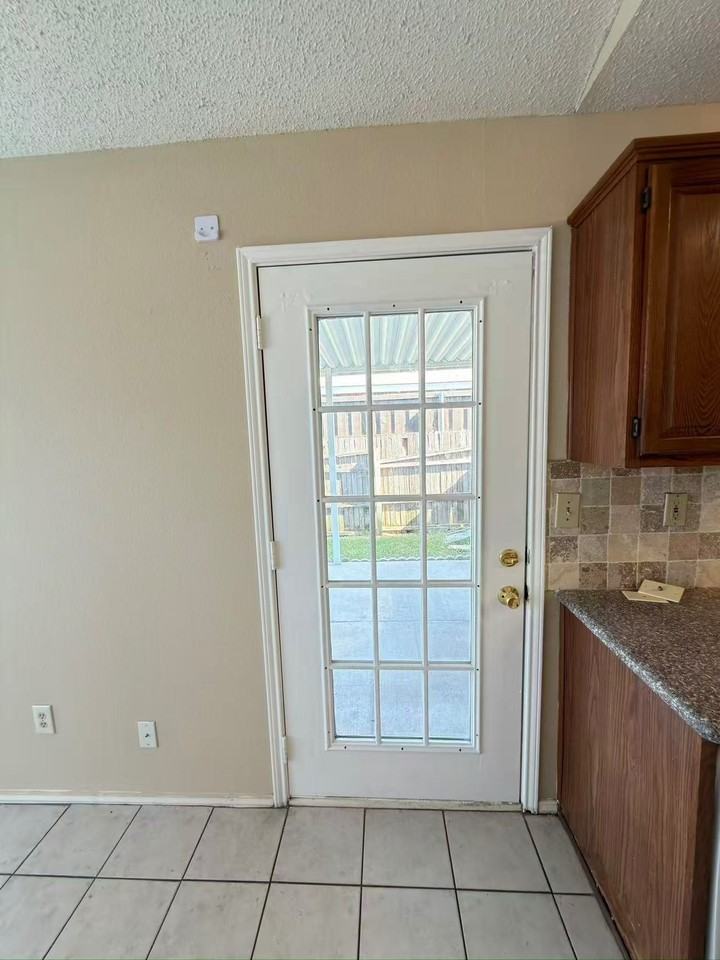 2918 Lake Valley Dr - Photo 3 of 31