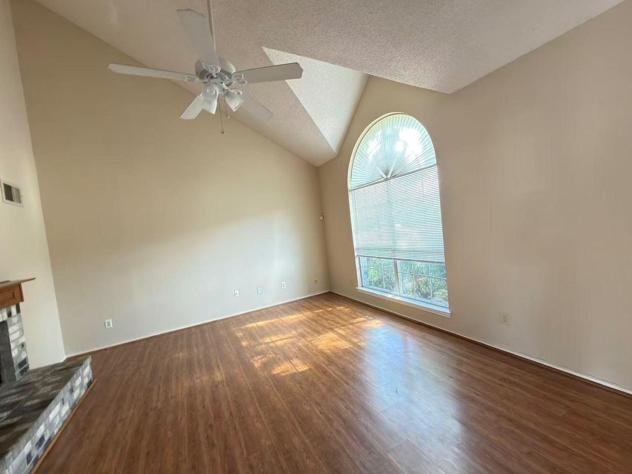 2918 Lake Valley Dr - Photo 4 of 31