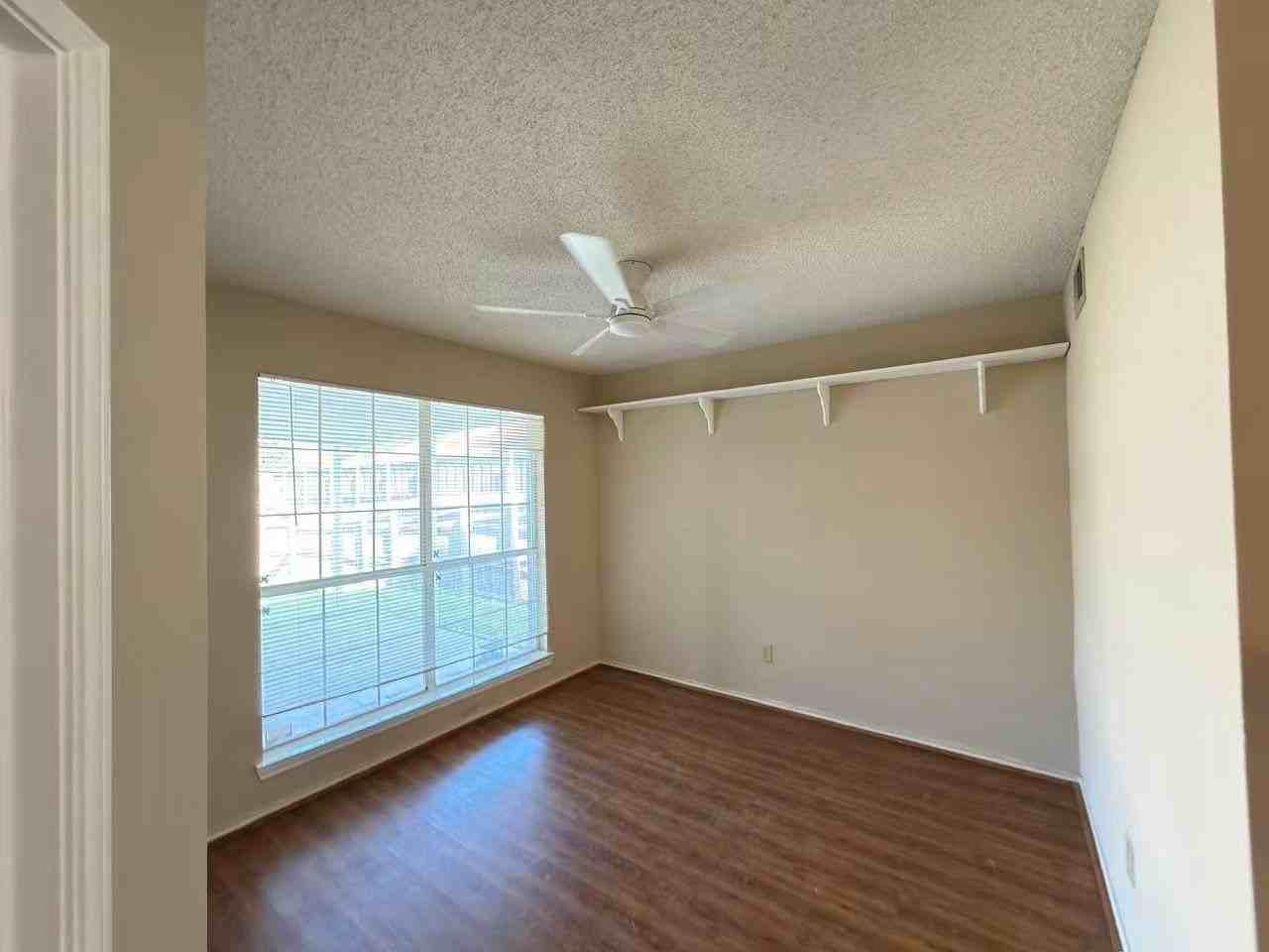 2918 Lake Valley Dr - Photo 5 of 31