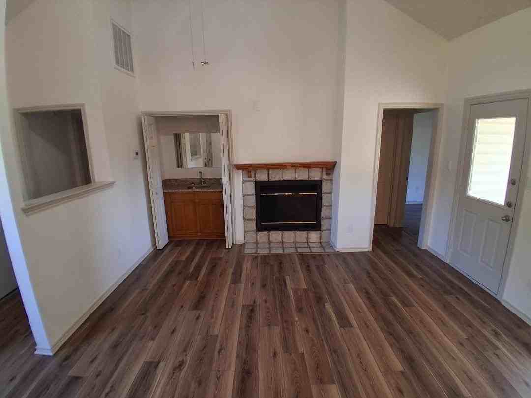 404 Benjamin Ln - Photo 2 of 19