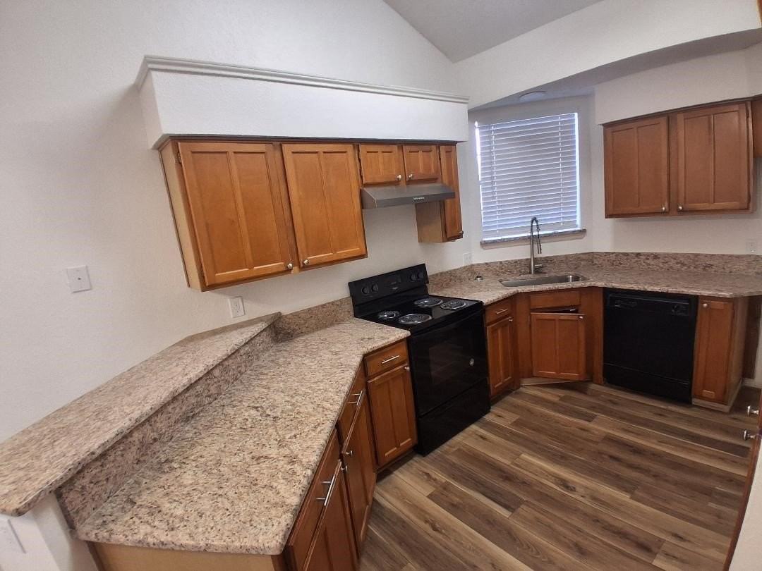 404 Benjamin Ln - Photo 3 of 19