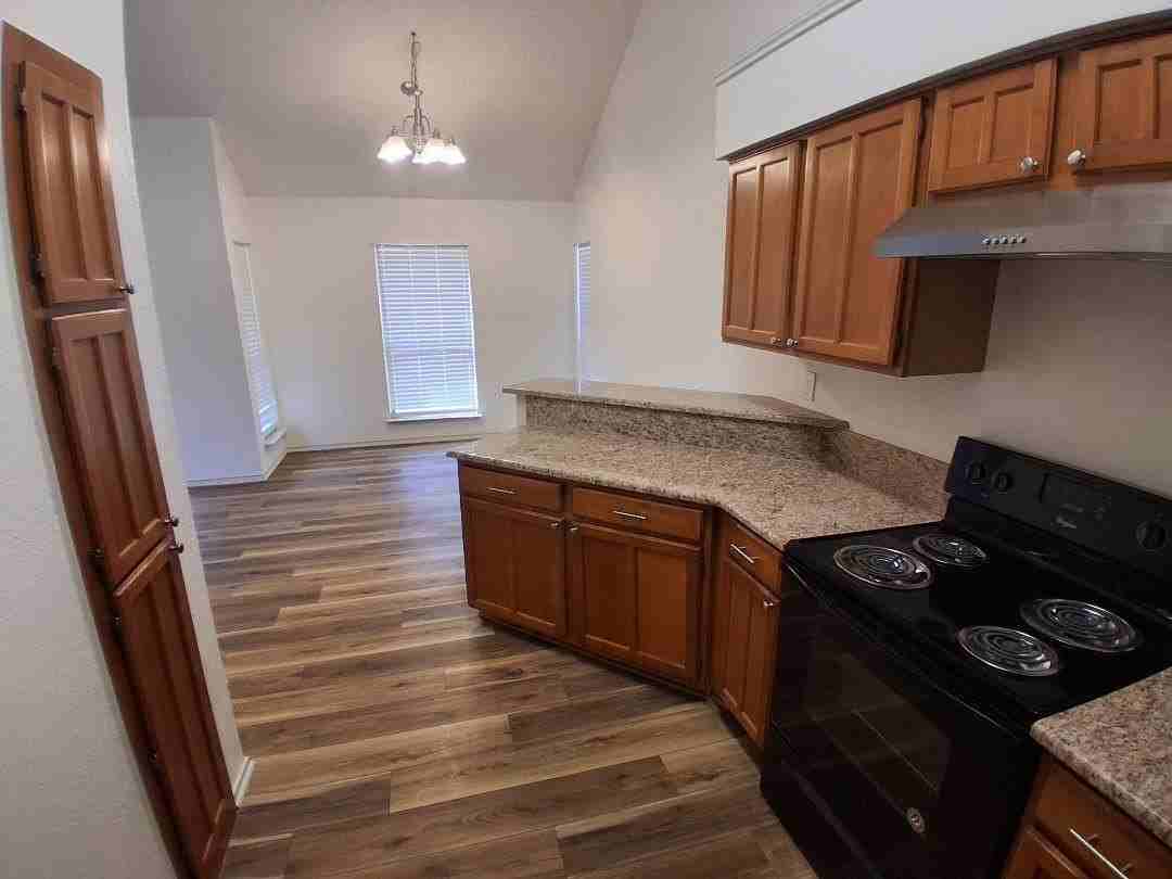 404 Benjamin Ln - Photo 4 of 19