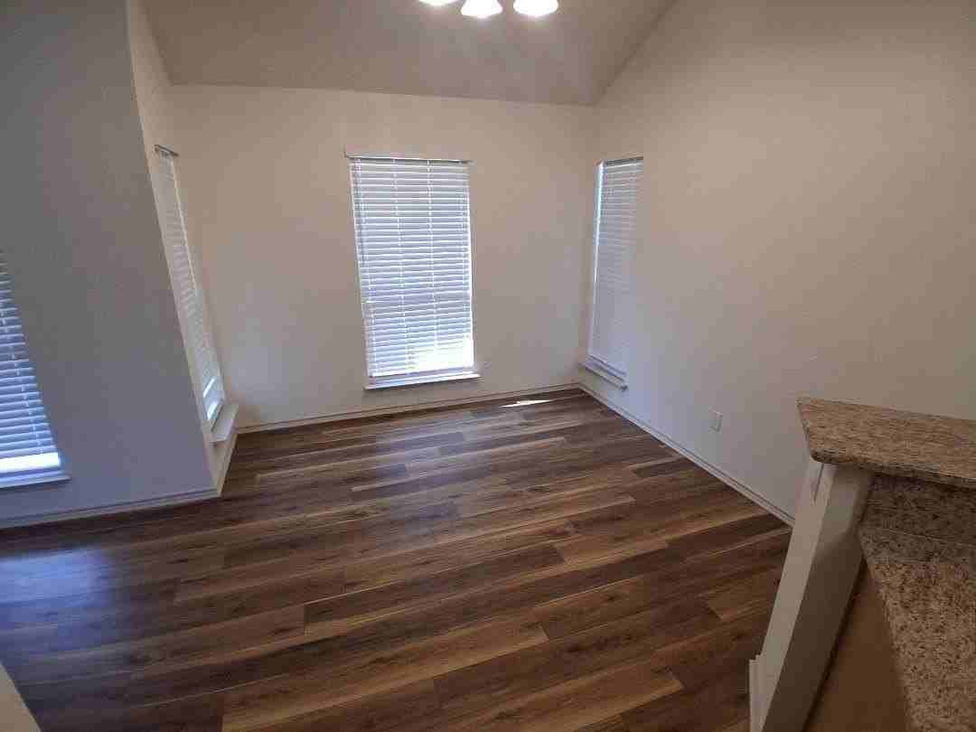 404 Benjamin Ln - Photo 5 of 19