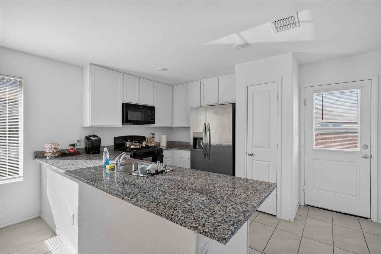 2209 Ava Dr - Photo 3 of 25