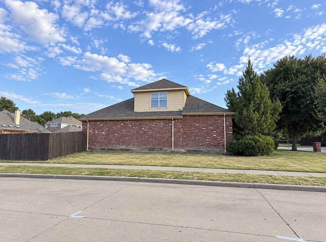 7872 Crazy Horse Dr - Photo 3 of 25