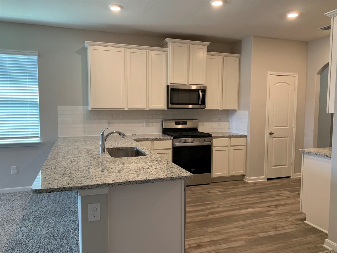 321 Zimmet Dr - Photo 3 of 15