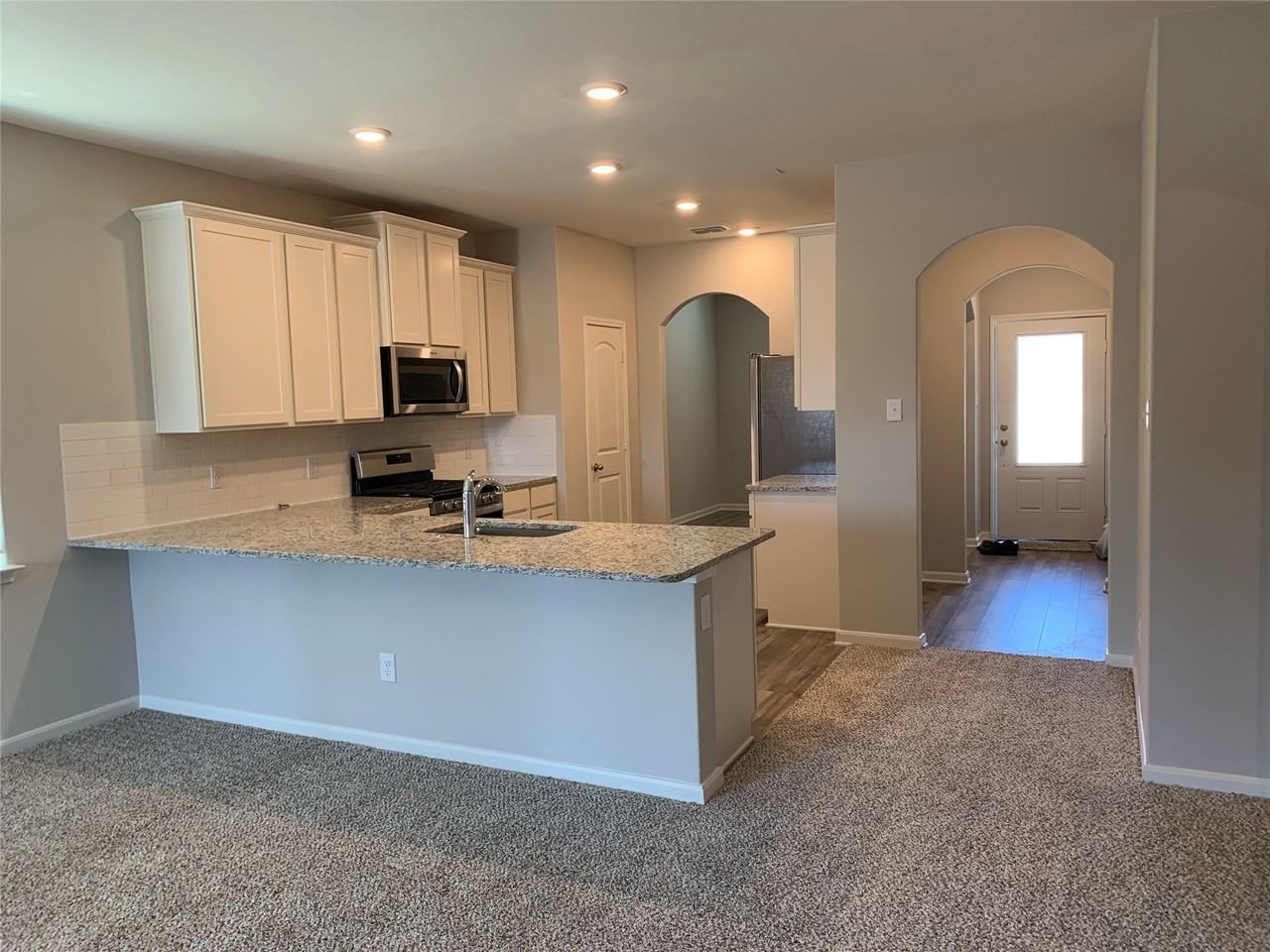 321 Zimmet Dr - Photo 4 of 15