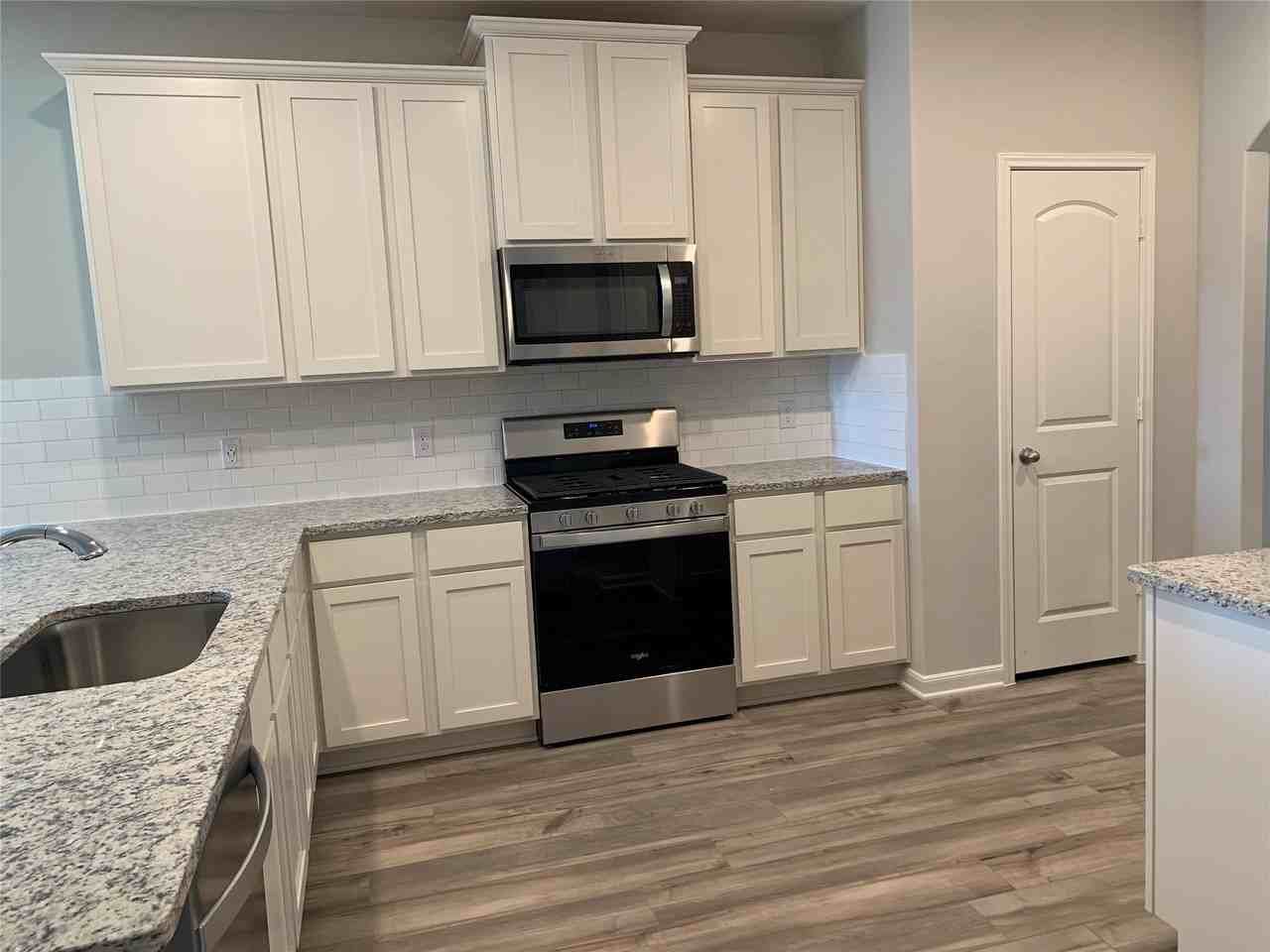 321 Zimmet Dr - Photo 5 of 15