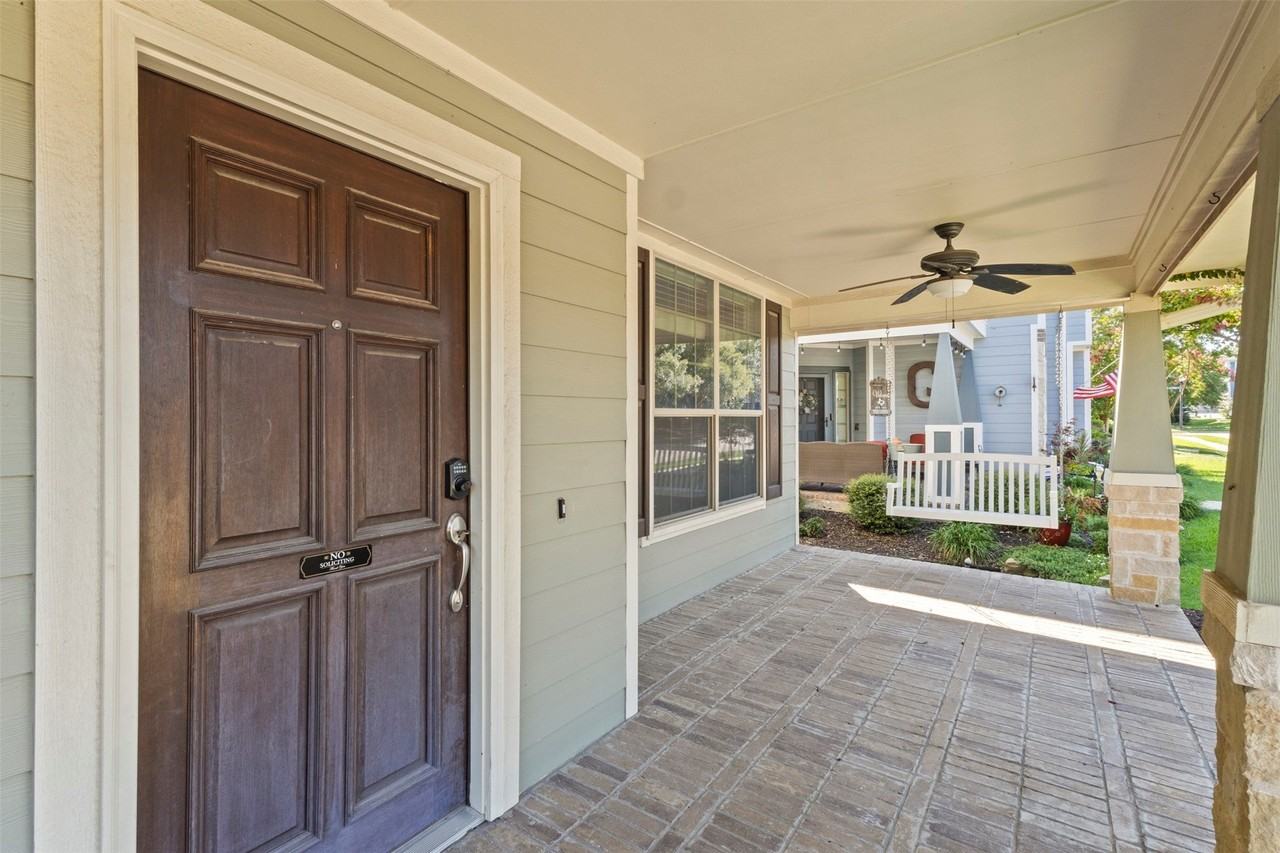 2606 Kennedy Dr - Photo 2 of 33