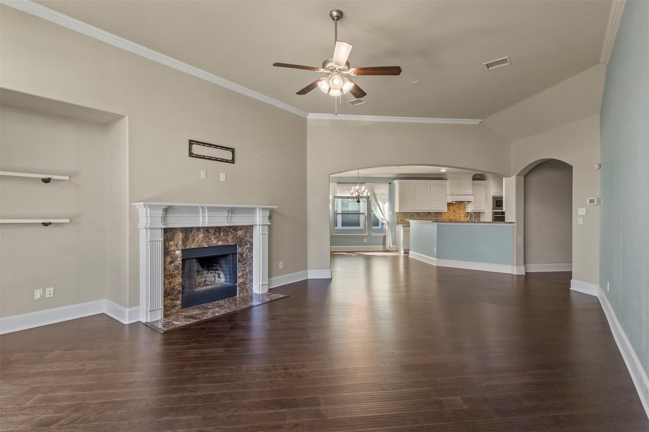 2606 Kennedy Dr - Photo 3 of 33