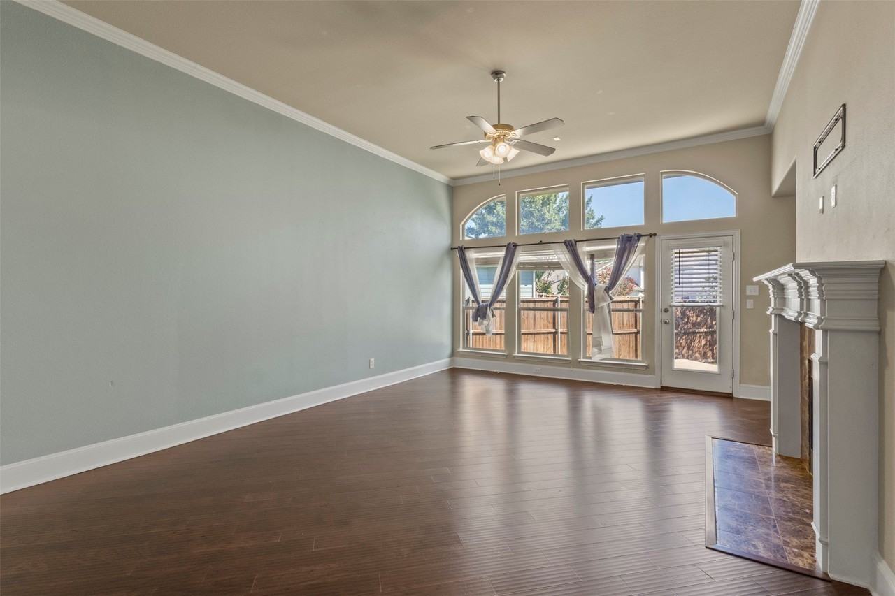 2606 Kennedy Dr - Photo 5 of 33
