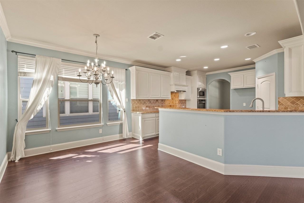 2606 Kennedy Dr - Photo 6 of 33