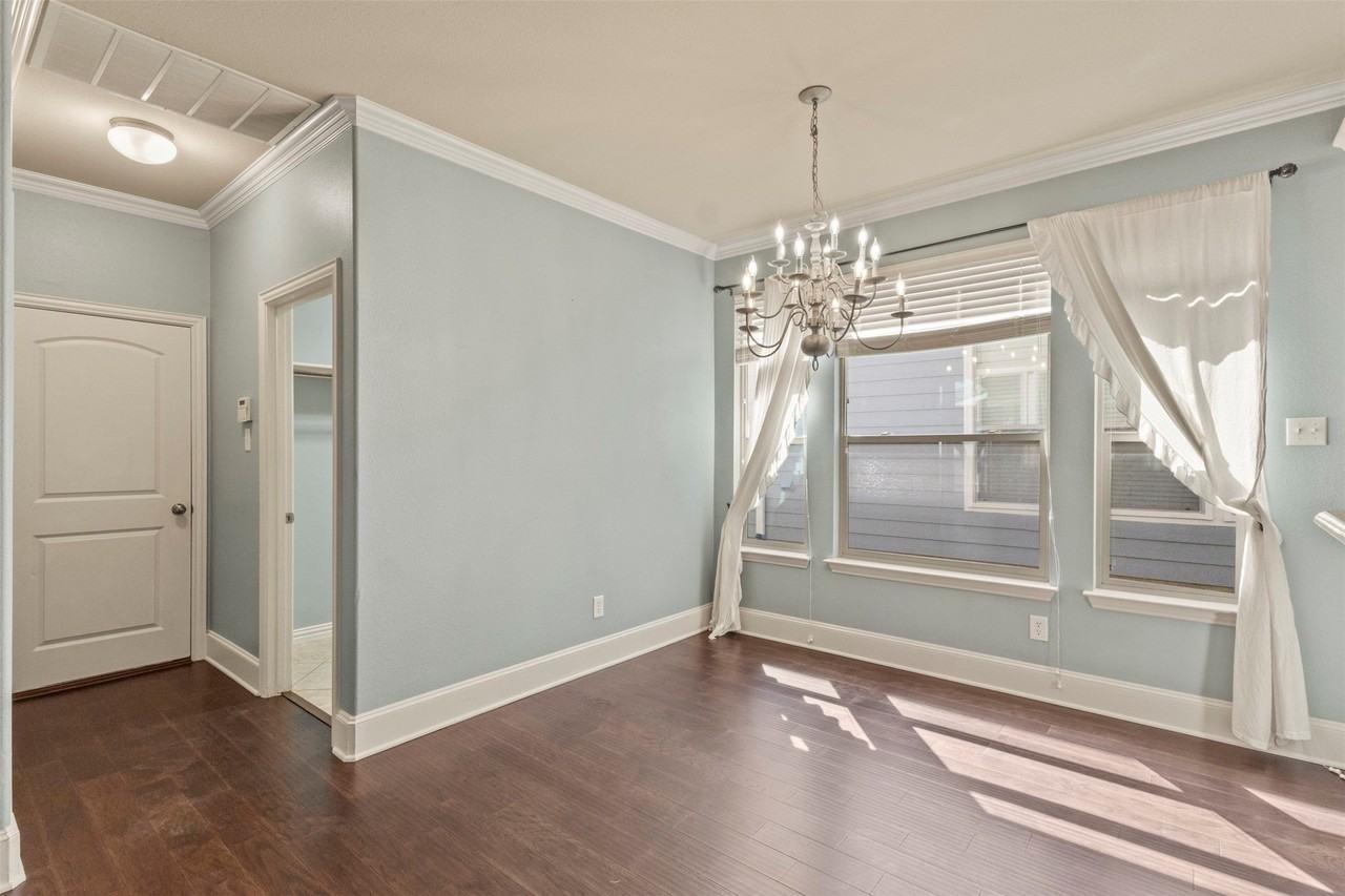 2606 Kennedy Dr - Photo 7 of 33