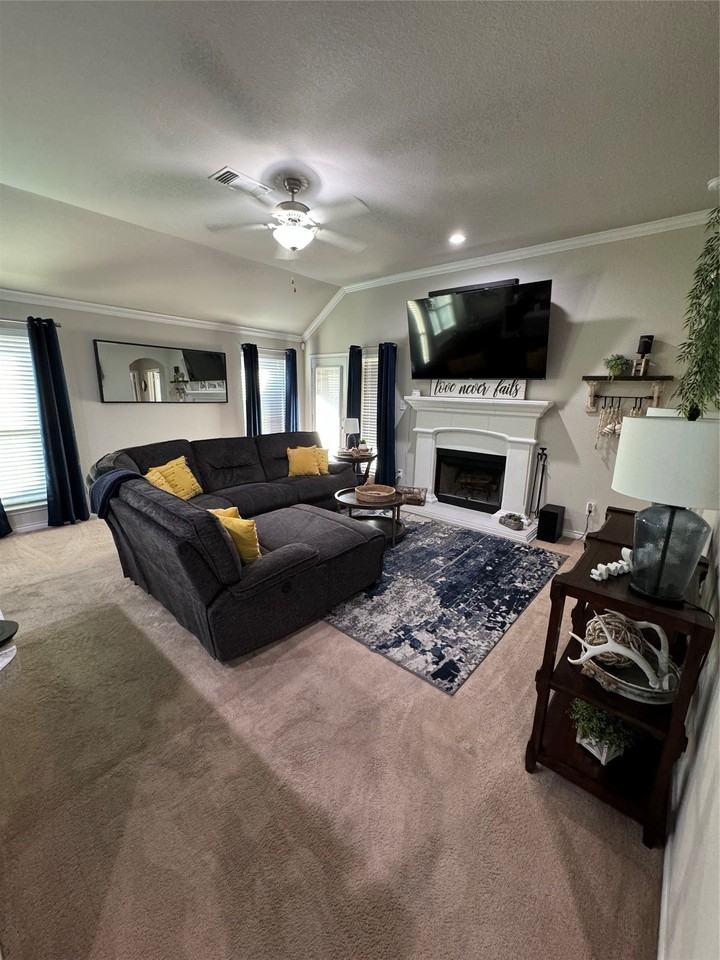 6041 Warmouth Dr - Photo 3 of 16