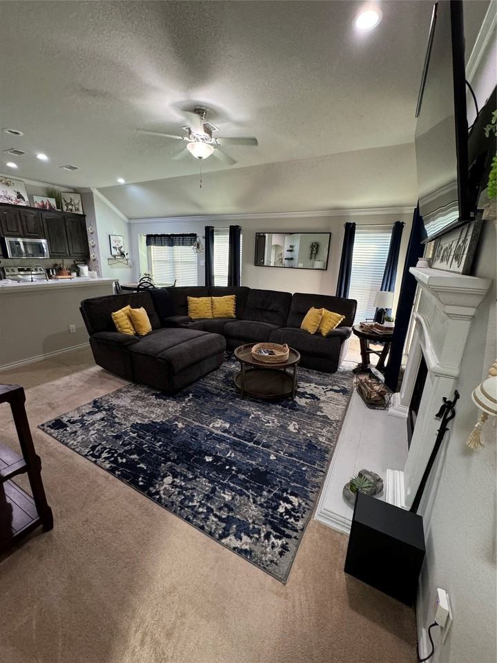6041 Warmouth Dr - Photo 4 of 16