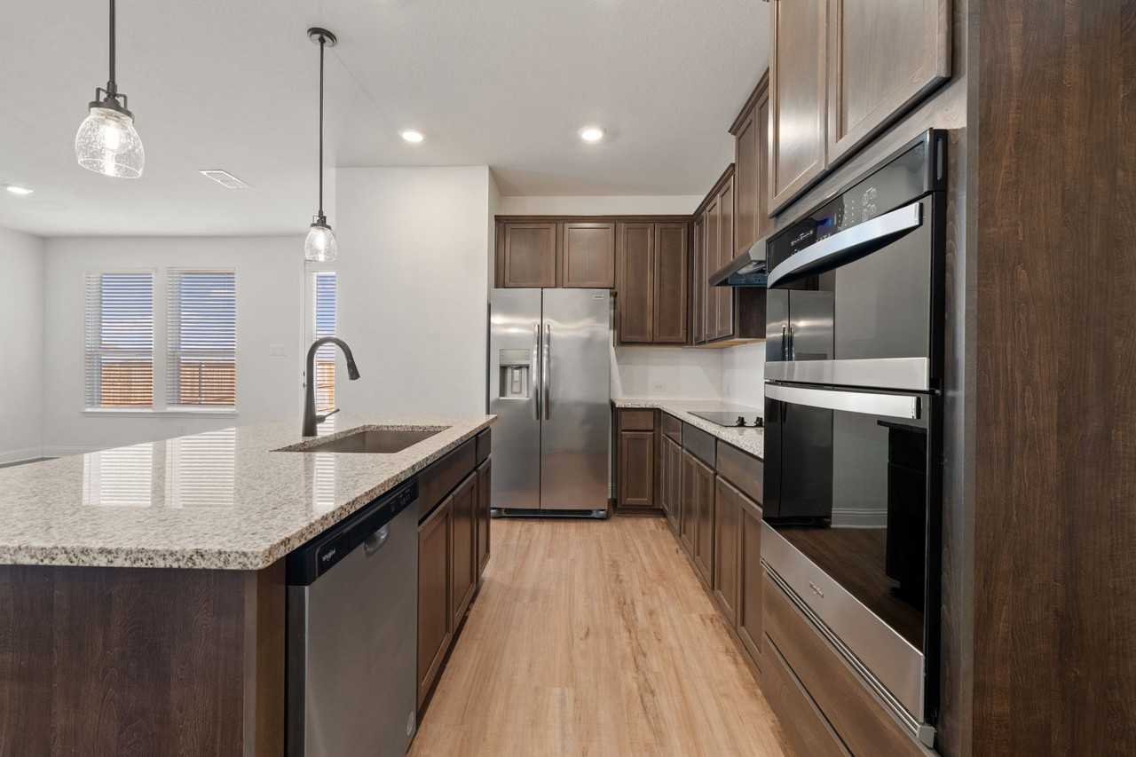 949 Brock Dr - Photo 4 of 16
