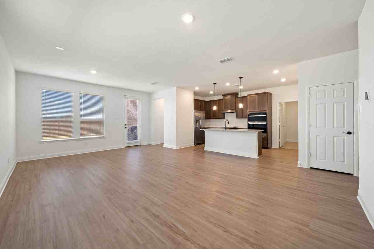 949 Brock Dr - Photo 5 of 16