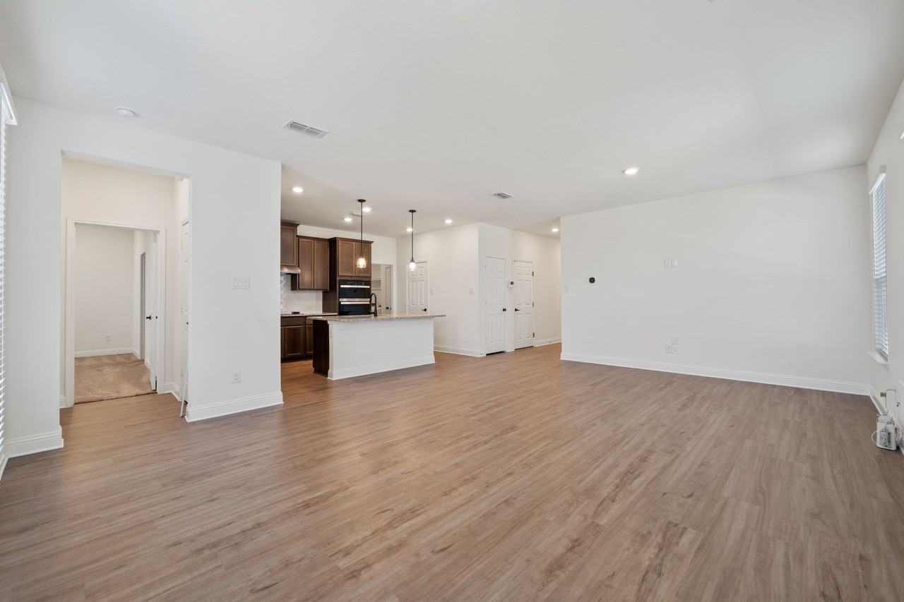 949 Brock Dr - Photo 6 of 16