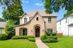 featured image of 7202 Casa Loma Ave