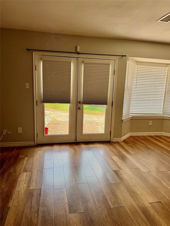 5312 Queens Ct - Photo 3 of 18