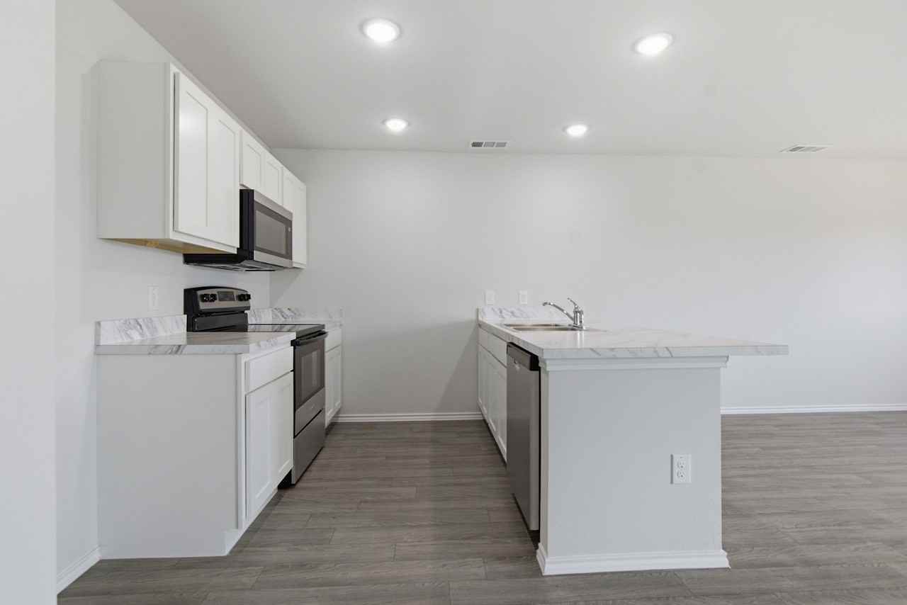 318 Azalea Trl - Photo 4 of 31