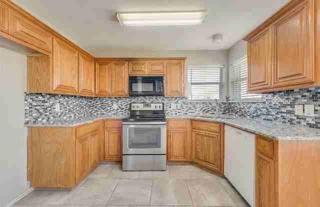 1405 Teal Way - Photo 3 of 12