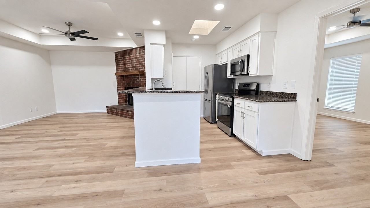 8897 Marilyn Dr - Photo 2 of 10