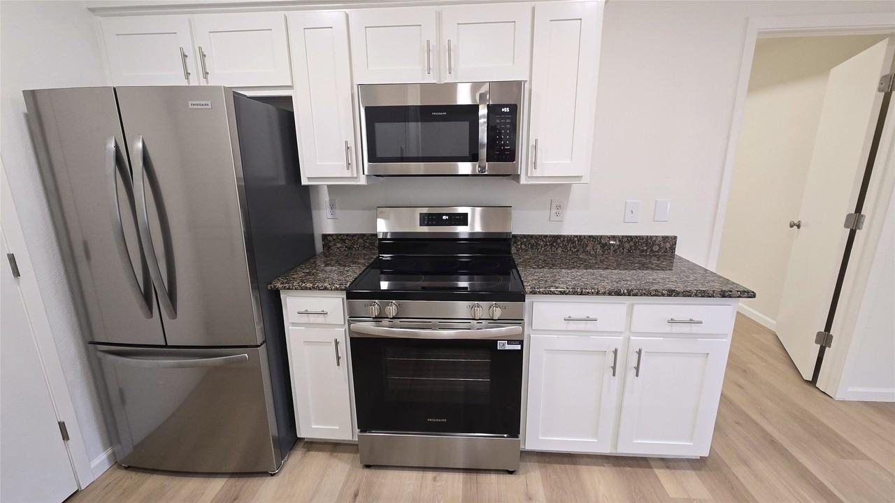 8897 Marilyn Dr - Photo 4 of 10