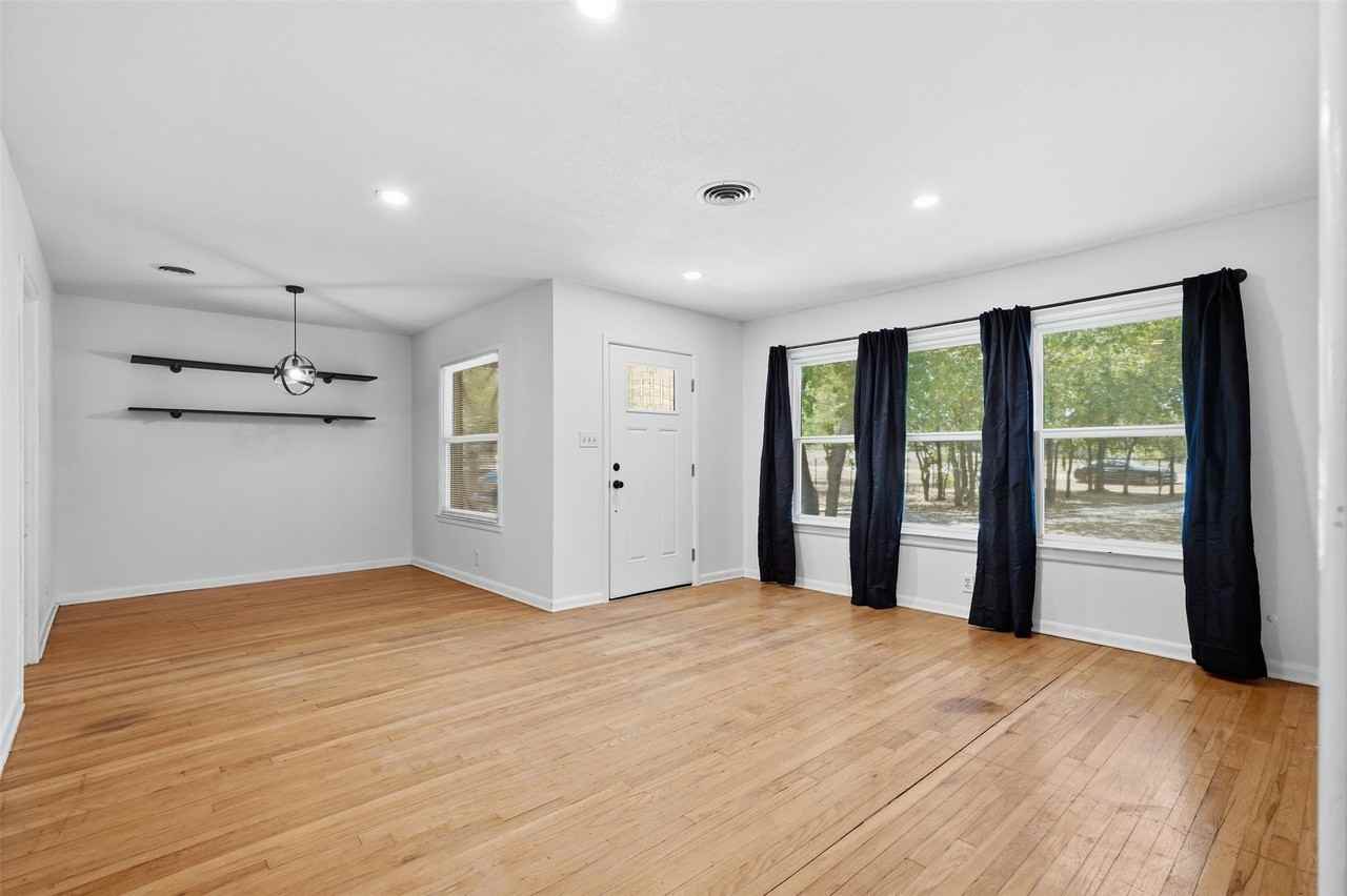 6117 Pyramid Blvd - Photo 5 of 17