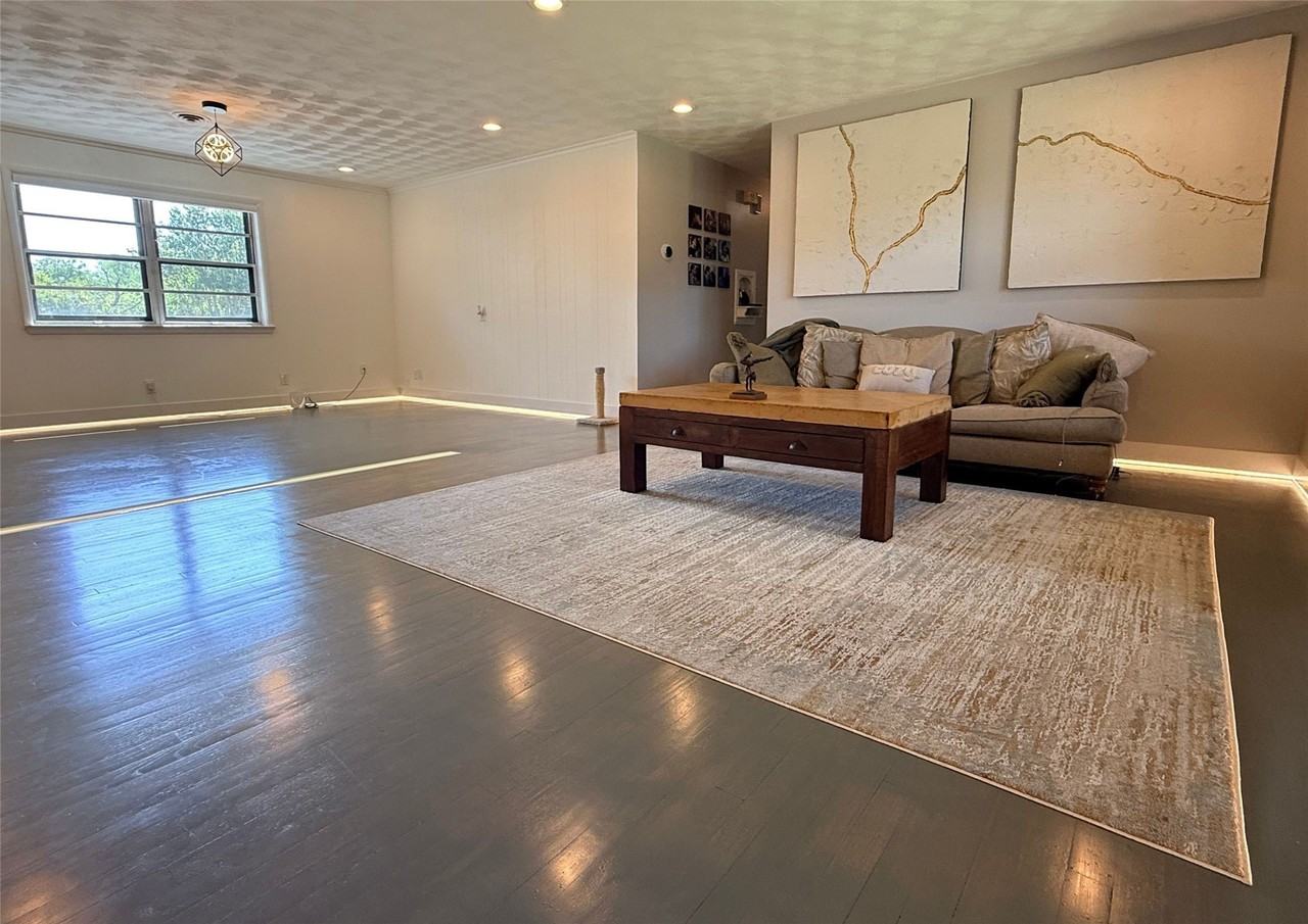 436 Degan Ave - Photo 4 of 38