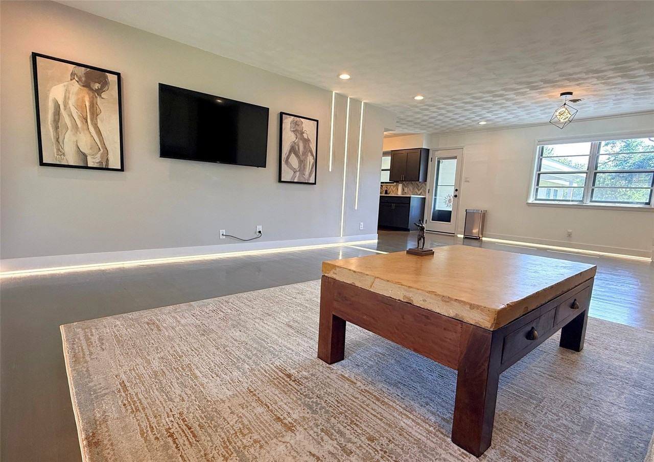 436 Degan Ave - Photo 5 of 38