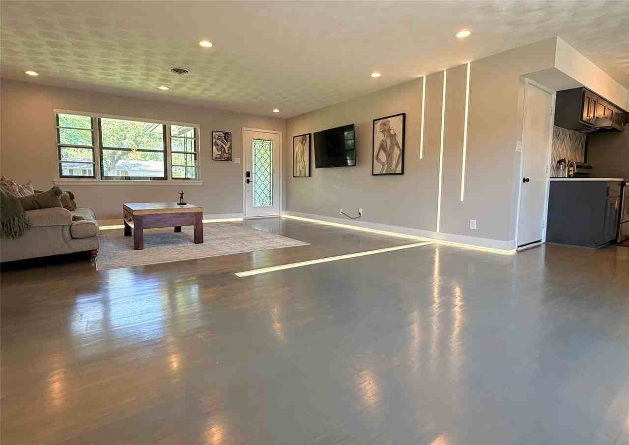 436 Degan Ave - Photo 7 of 38