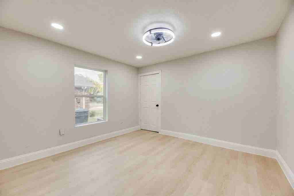 3703 Bertrand Ave - Photo 3 of 17