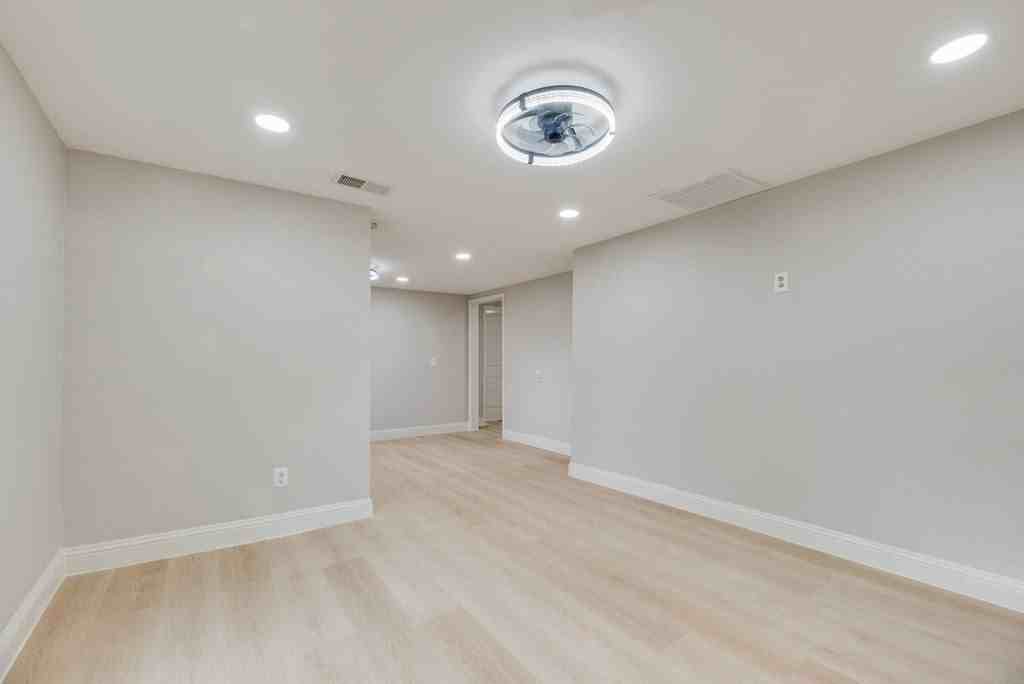 3703 Bertrand Ave - Photo 4 of 17