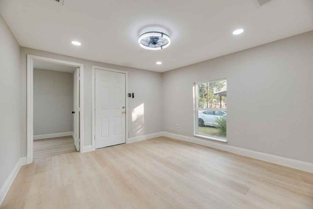 3703 Bertrand Ave - Photo 5 of 17