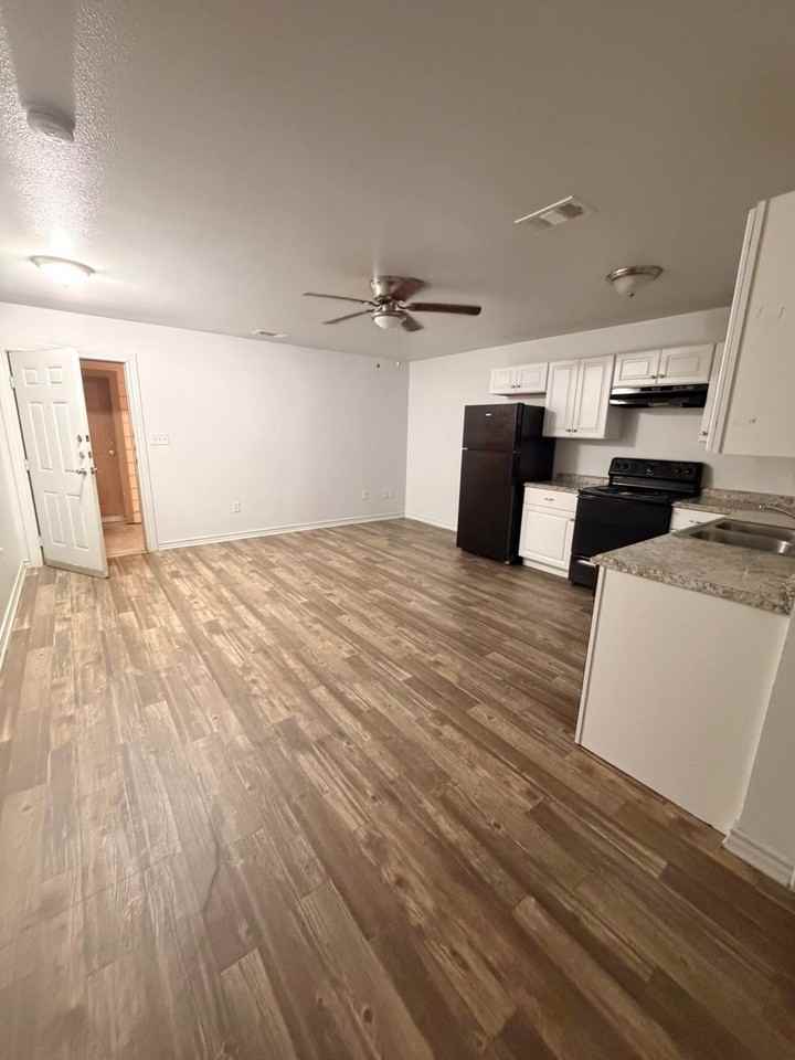 2905 Clarksville St #208 - Photo 2 of 4