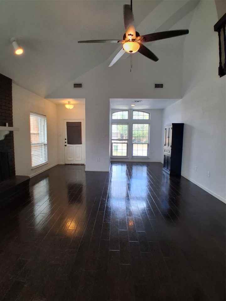 1503 Laguna Vista Way - Photo 5 of 37