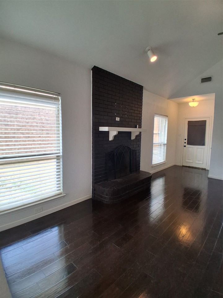 1503 Laguna Vista Way - Photo 6 of 37