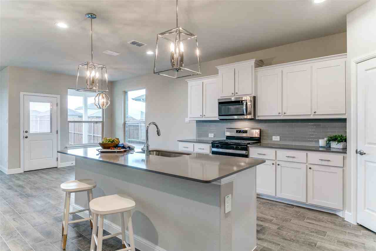 1117 Southwark Drive - Photo 2 of 25