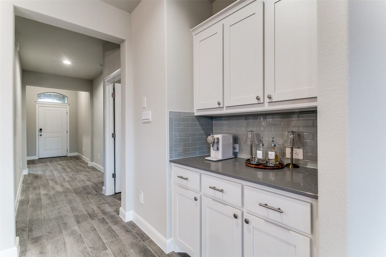 1117 Southwark Drive - Photo 4 of 25